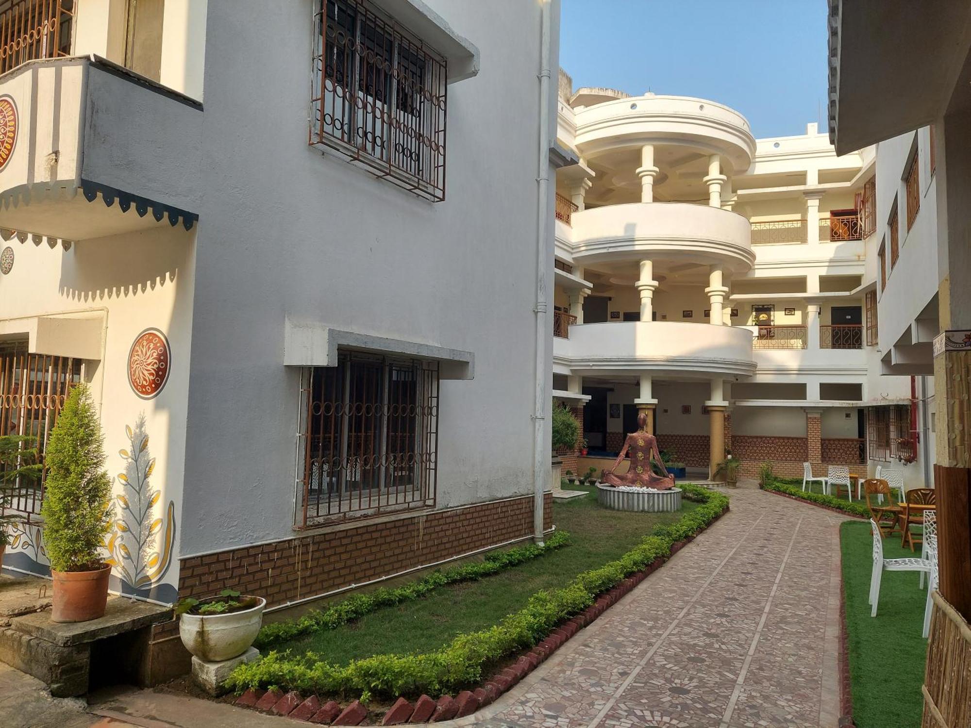 Shānti Niketan Hotel Kolam מראה חיצוני תמונה
